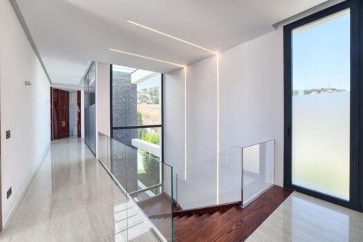 5 Bed Detached Villa for sale in Nueva Andalucia, Costa del Sol