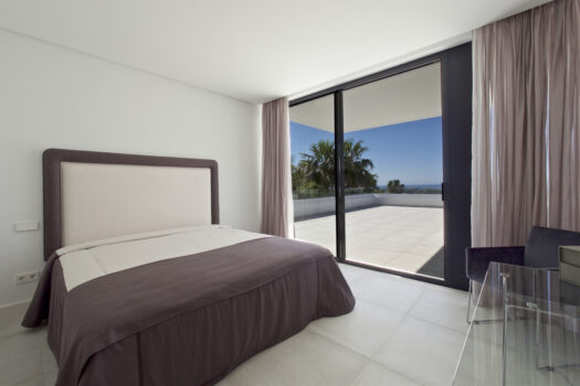 5 Bed Detached Villa for sale in Benahavis, Costa del Sol