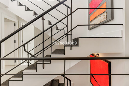 Samostatná 5 lůžková vila na prodej v Nueva Andalucia, Costa del Sol