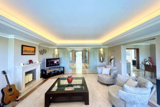 5 Bed Detached Villa for sale in Istan, Costa del Sol