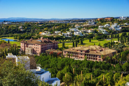 Dvoulůžkový byt na středním patře na prodej v Los Flamingos, Costa del Sol