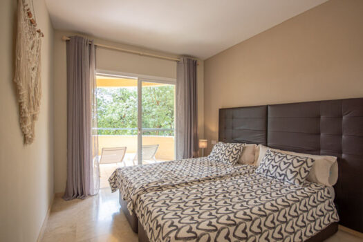 2 Bed Middle Floor Apartment for sale in Elviria, Costa del Sol