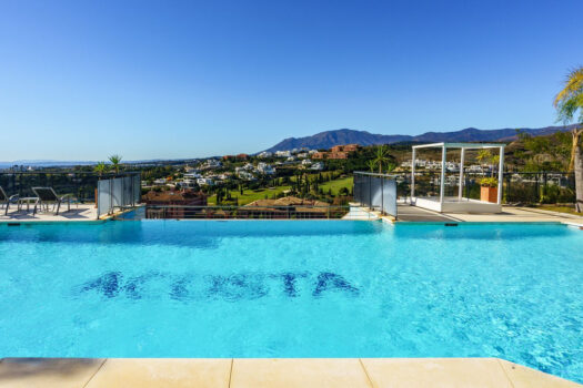 Dvoulůžkový byt na středním patře na prodej v Los Flamingos, Costa del Sol