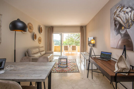 2 Bed Middle Floor Apartment for sale in Elviria, Costa del Sol