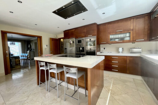 5 Bed Detached Villa for sale in Istan, Costa del Sol