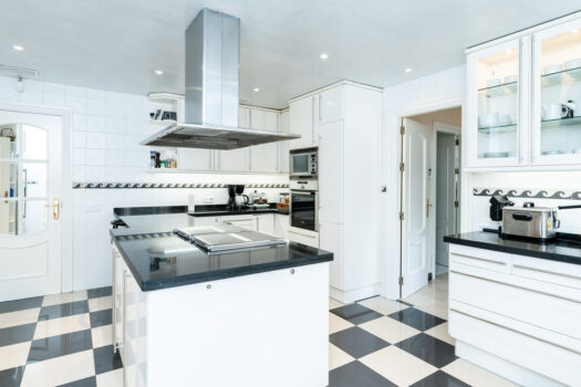 6 Bed Detached Villa for sale in Guadalmina Baja, Costa del Sol