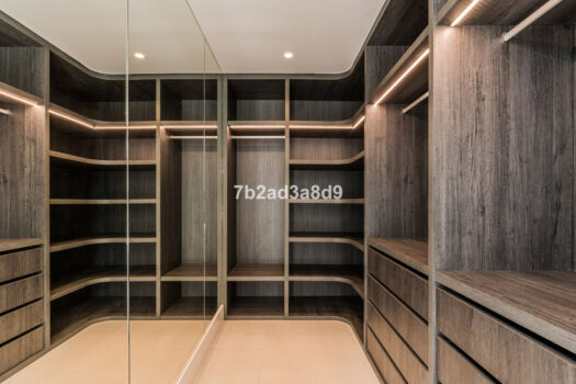 Samostatná 5 lůžková vila na prodej v Nueva Andalucia, Costa del Sol