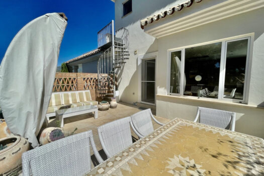 5 Bed Detached Villa for sale in Istan, Costa del Sol