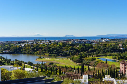 Dvoulůžkový byt na středním patře na prodej v Los Flamingos, Costa del Sol