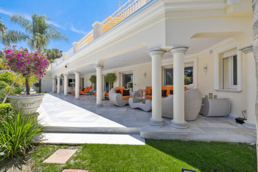 6 Bed Detached Villa for sale in Nueva Andalucia, Costa del Sol