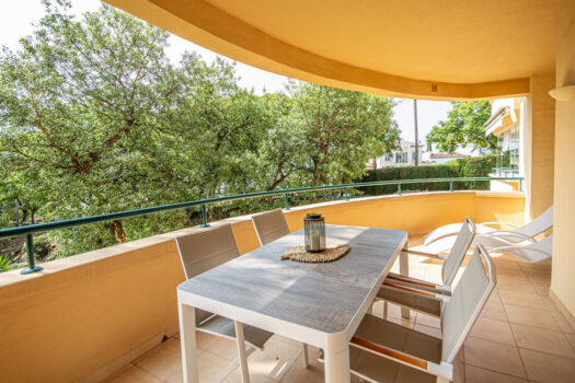 2 Bed Middle Floor Apartment for sale in Elviria, Costa del Sol