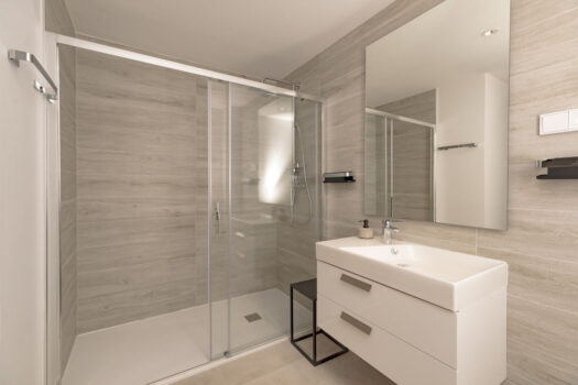 2 Bed Middle Floor Apartment for sale in Estepona, Costa del Sol