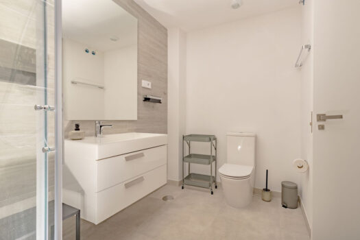 2 Bed Middle Floor Apartment for sale in Estepona, Costa del Sol