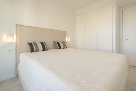 2 Bed Middle Floor Apartment for sale in Estepona, Costa del Sol