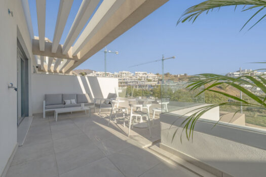 2 Bed Middle Floor Apartment for sale in Estepona, Costa del Sol