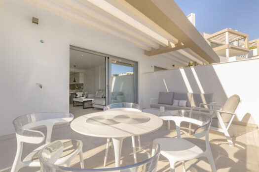 2 Bed Middle Floor Apartment for sale in Estepona, Costa del Sol