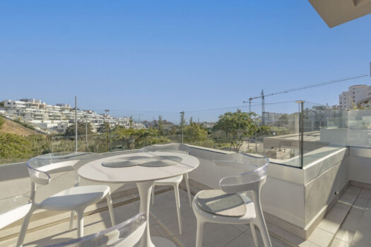 2 Bed Middle Floor Apartment for sale in Estepona, Costa del Sol