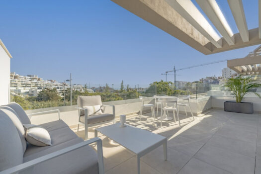 2 Bed Middle Floor Apartment for sale in Estepona, Costa del Sol