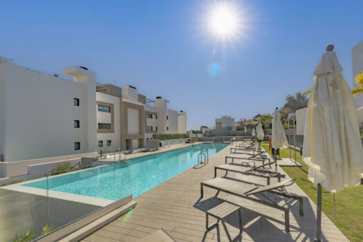 2 Bed Middle Floor Apartment for sale in Estepona, Costa del Sol