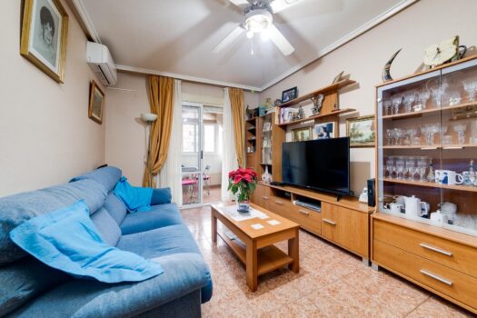 Dvoupokojový byt s garáží v rezidenci s bazénem, v Torrevieja