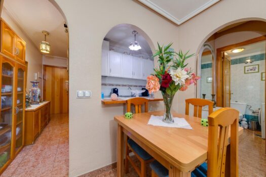 Dvoupokojový byt s garáží v rezidenci s bazénem, v Torrevieja