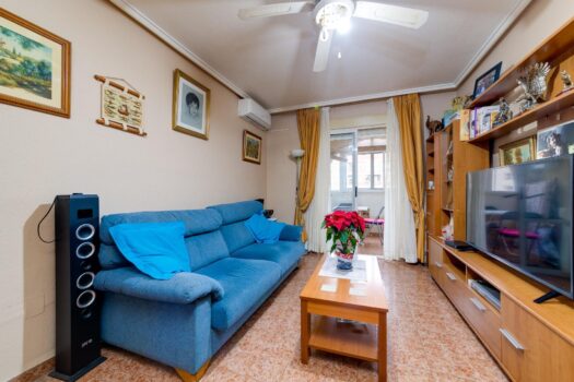 Dvoupokojový byt s garáží v rezidenci s bazénem, v Torrevieja