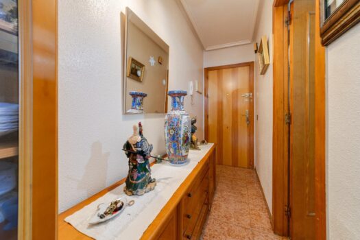 Dvoupokojový byt s garáží v rezidenci s bazénem, v Torrevieja