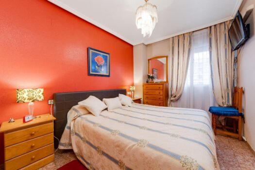 Dvoupokojový byt s garáží v rezidenci s bazénem, v Torrevieja