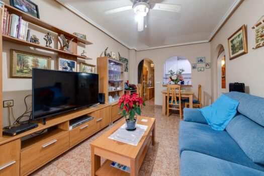 Dvoupokojový byt s garáží v rezidenci s bazénem, v Torrevieja