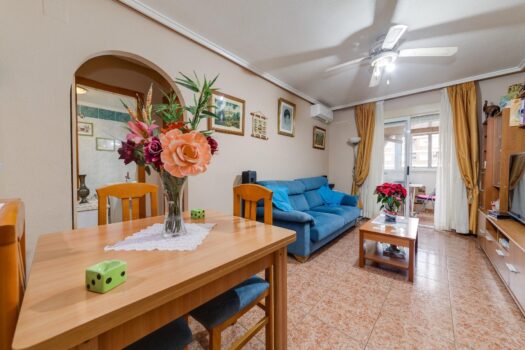 Dvoupokojový byt s garáží v rezidenci s bazénem, v Torrevieja