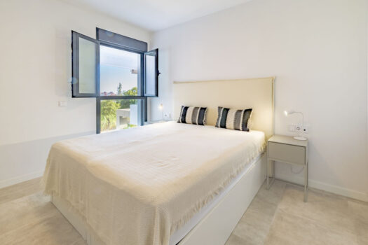 2 Bed Middle Floor Apartment for sale in Estepona, Costa del Sol