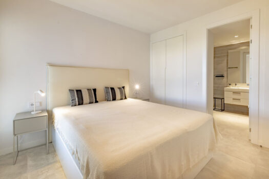 2 Bed Middle Floor Apartment for sale in Estepona, Costa del Sol