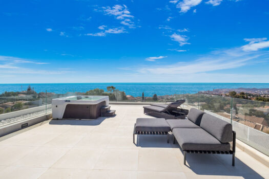 4 Bed Detached Villa for sale in Fuengirola, Costa del Sol