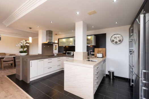 3 Bed Penthouse Apartment for sale in Atalaya, Costa del Sol