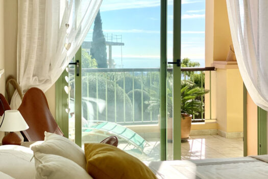 2 Bed Middle Floor Apartment for sale in Los Flamingos, Costa del Sol