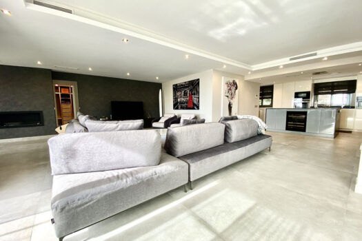 4 Bed Ground Floor Apartment for sale in Los Flamingos, Costa del Sol