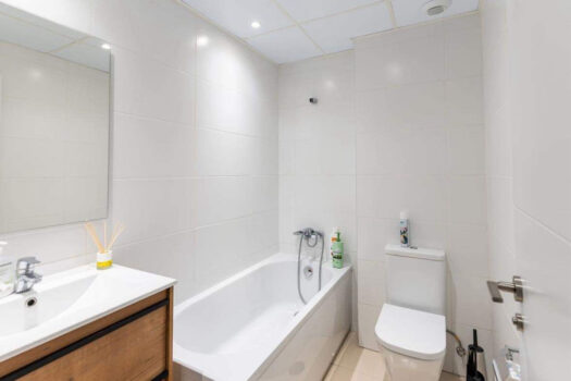 2 Bed Middle Floor Apartment for sale in Nueva Andalucia, Costa del Sol