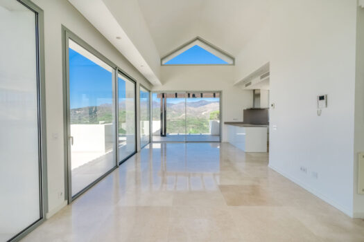 4 Bed Penthouse Apartment for sale in Benahavis, Costa del Sol