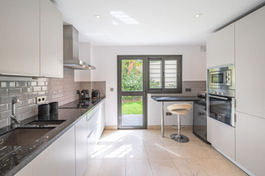 2 Bed Ground Floor Apartment for sale in Benahavis, Costa del Sol