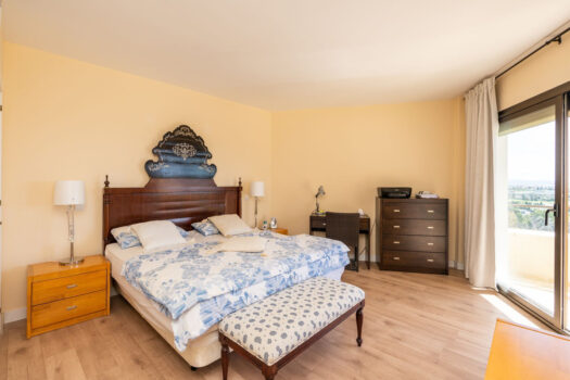 3 Bed Penthouse Apartment for sale in Atalaya, Costa del Sol