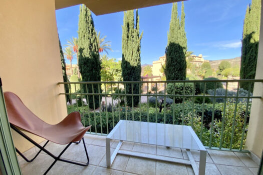 2 Bed Middle Floor Apartment for sale in Los Flamingos, Costa del Sol