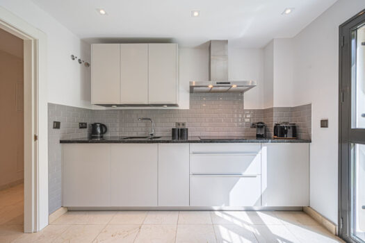 2 Bed Ground Floor Apartment for sale in Benahavis, Costa del Sol