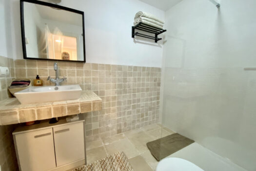 2 Bed Middle Floor Apartment for sale in Los Flamingos, Costa del Sol