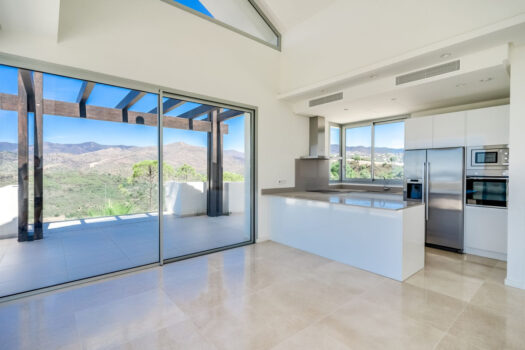 4 Bed Penthouse Apartment for sale in Benahavis, Costa del Sol