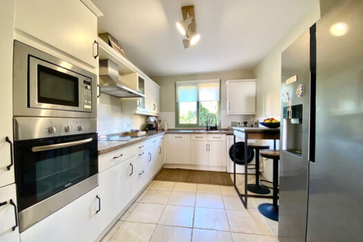 2 Bed Middle Floor Apartment for sale in Los Flamingos, Costa del Sol