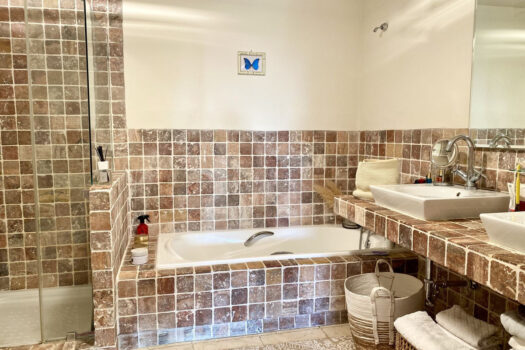 2 Bed Ground Floor Apartment for sale in Los Flamingos, Costa del Sol