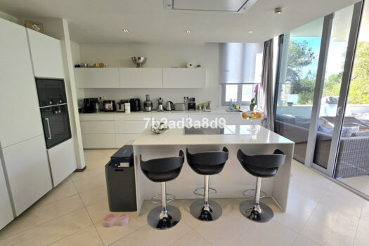 3 Bed Detached Villa for sale in The Golden Mile, Costa del Sol