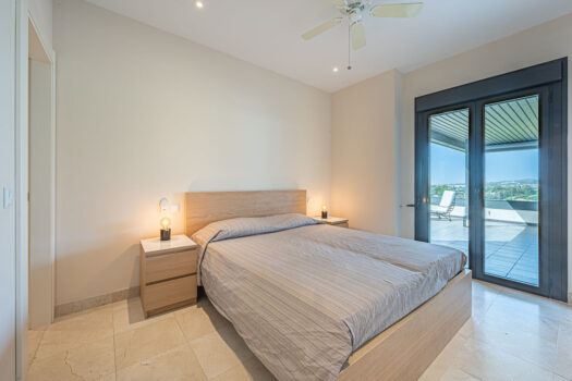 2 Bed Ground Floor Apartment for sale in Benahavis, Costa del Sol