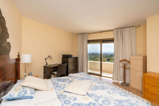 3 Bed Penthouse Apartment for sale in Atalaya, Costa del Sol