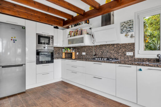 5 Bed Detached Villa for sale in Selwo, Costa del Sol